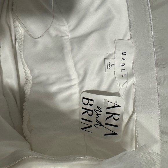 Elegant White Tulle Skirt - Picture 5 of 5